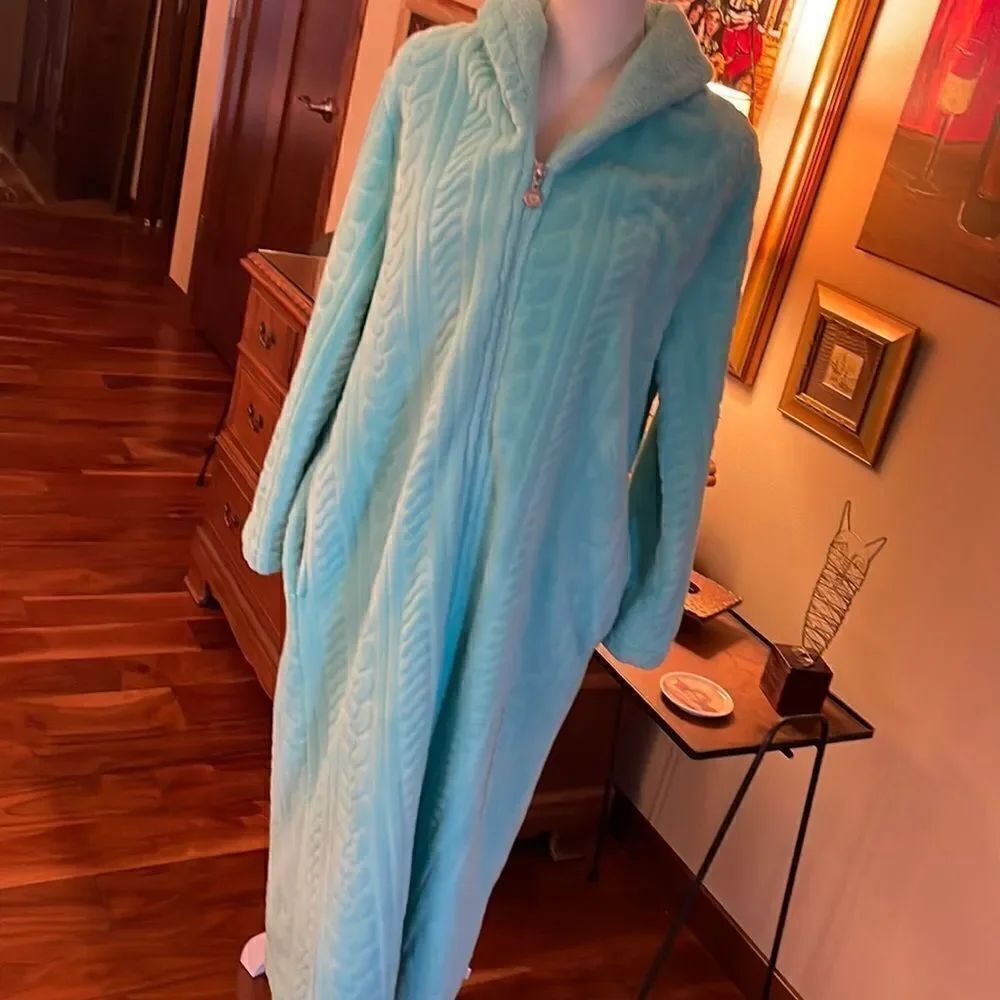 Karen Neuburger Embossed Zip-Front Robe - S